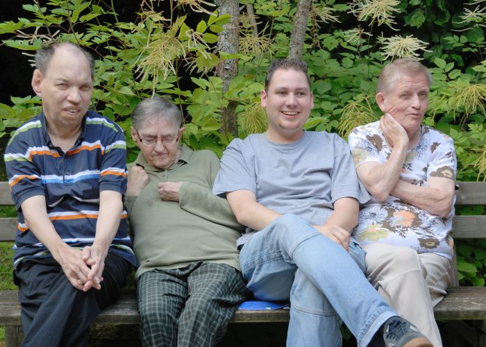 groeioord dagbesteding zorgboerderij clienten op bank